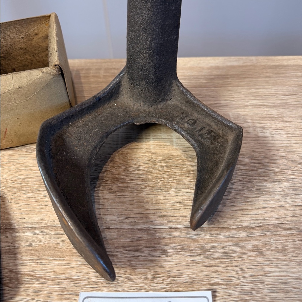 Vintage Heavy Duty Cast Iron Anniston AL  3 way anvil